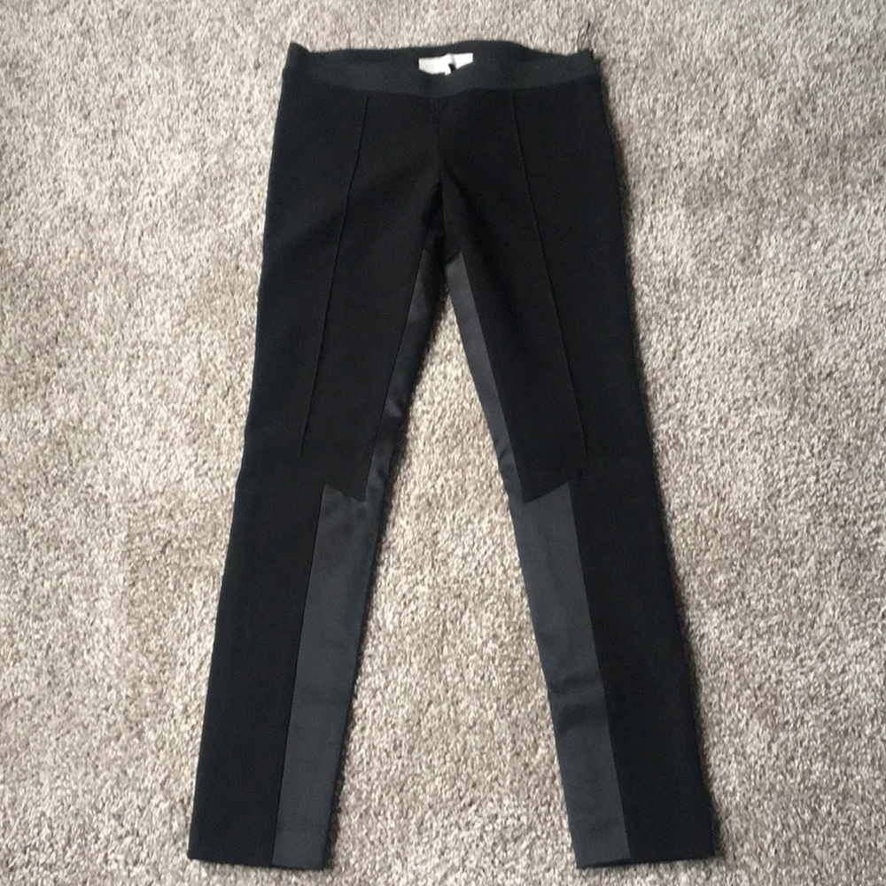 Stretchy leggings with silky inner leg detail